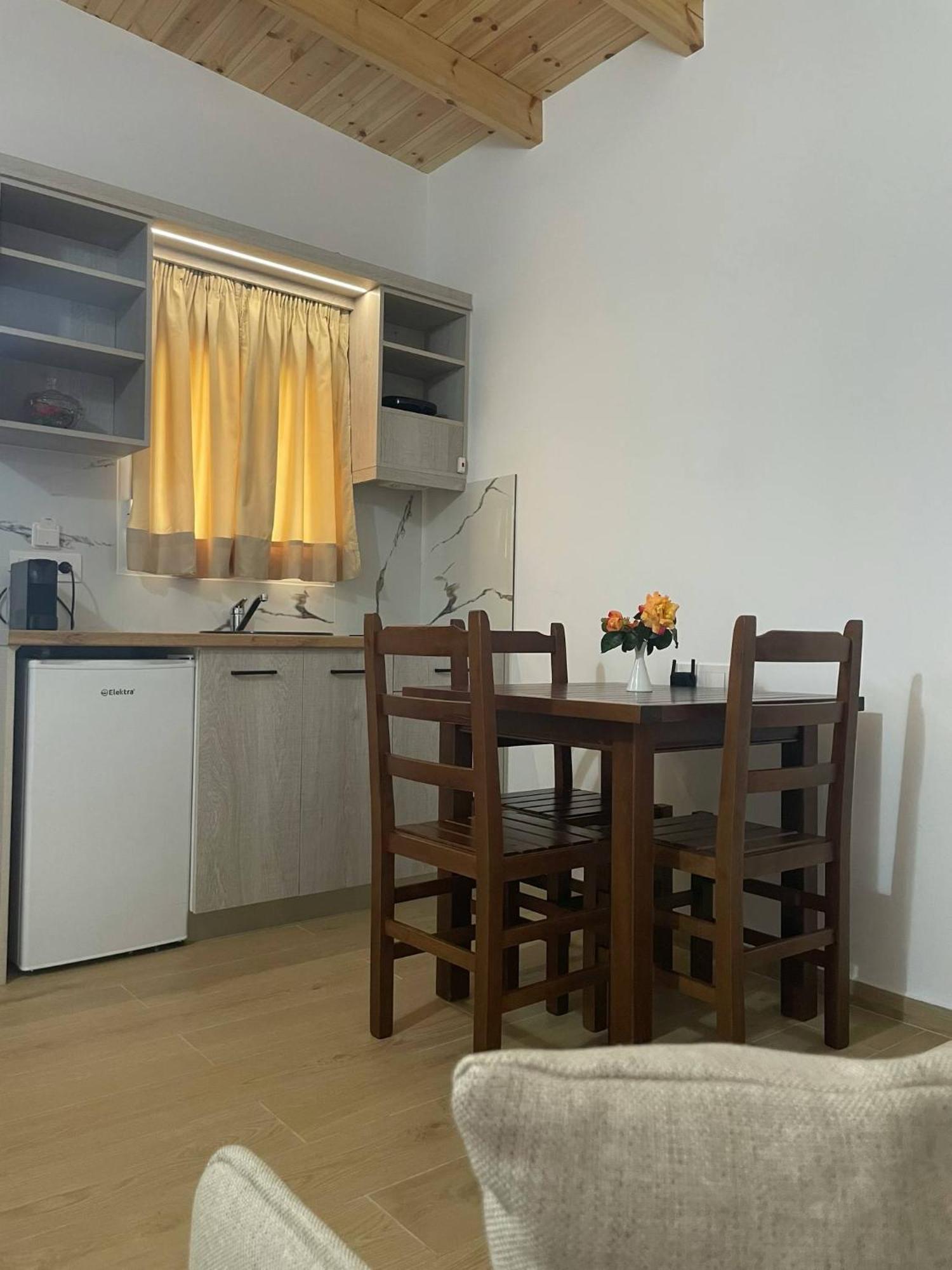 Milos Apartments Himare Eksteriør bilde
